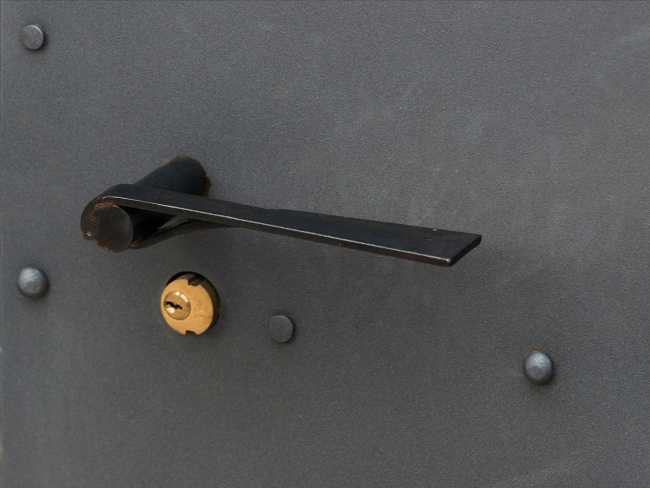 Casa Castello, la pequeña casa escondida bajo un castillo medieval