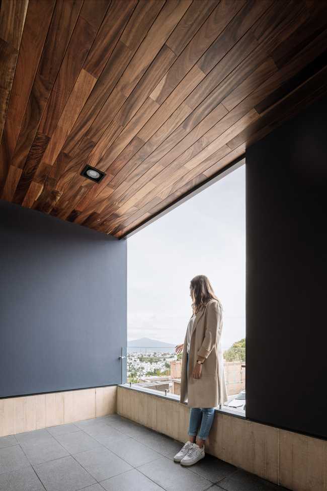 Casa PF turns its gaze to its interior, protecting a timeless and unforced connected habitation