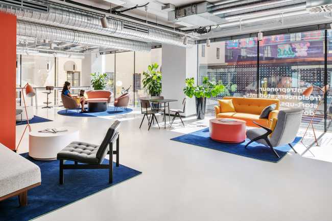 Espacio personalizado para TSH Collab en Florencia. Un centro creativo dedicado al coworking en un clima internacional e innovador