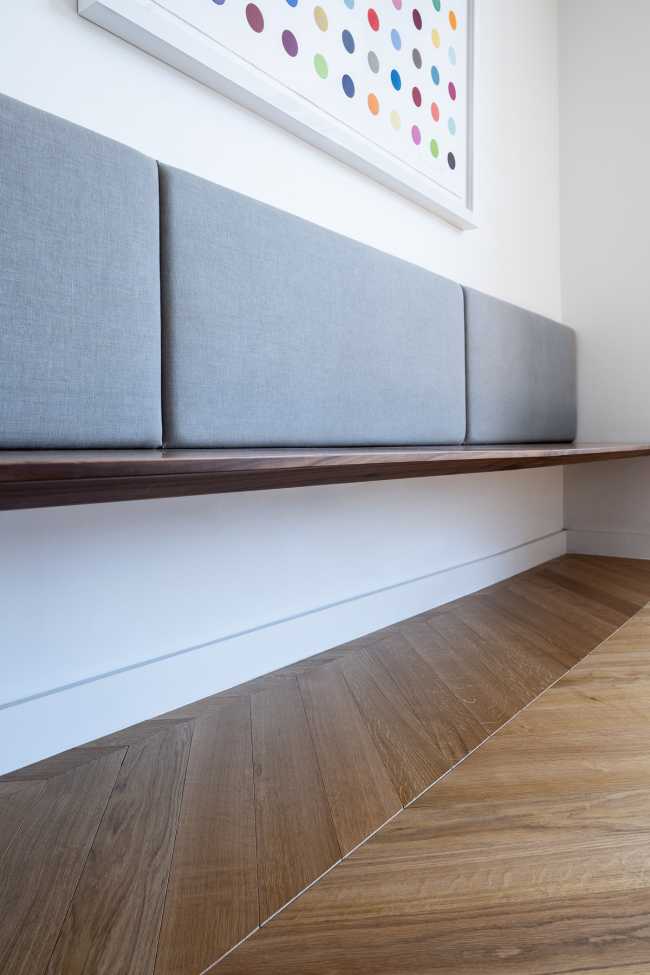 The minimalist attic design that is combined with a sophisticated color palette