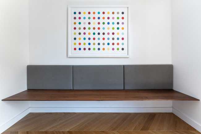 The minimalist attic design that is combined with a sophisticated color palette