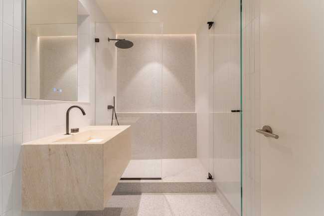 The minimalist attic design that is combined with a sophisticated color palette