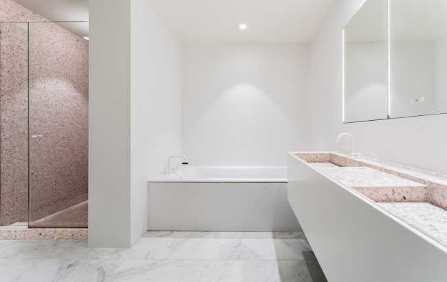 The minimalist attic design that is combined with a sophisticated color palette