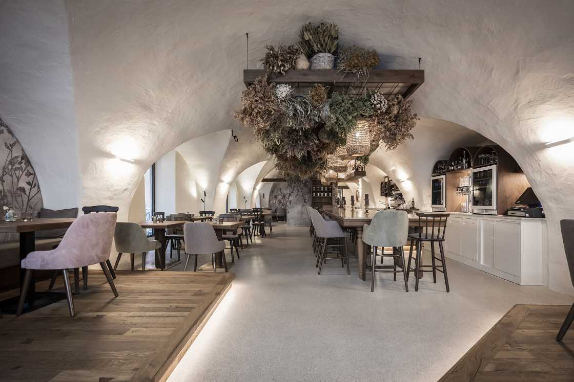 Bogen the flower bistro poised between historical legacy and contemporary finesse