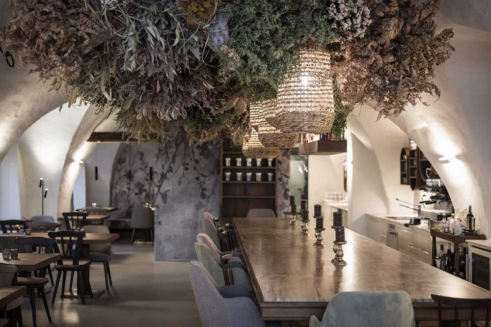 Bogen the flower bistro poised between historical legacy and contemporary finesse
