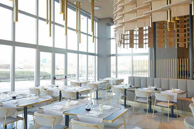 Kaori, il ristorante dall’atmosfera fluttuante e ‘sospesa’ nel tempo che non dimentica il comfort acustico