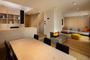 Rediseño de la WRC House. Carácter elegante reconfirmado con audaces acentos materiales