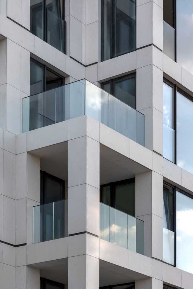 Srebarna 18, un edificio all'insegna dell'ordine e del minimalismo