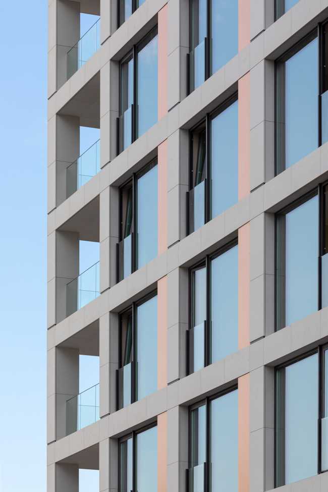 Srebarna 18, un edificio all'insegna dell'ordine e del minimalismo