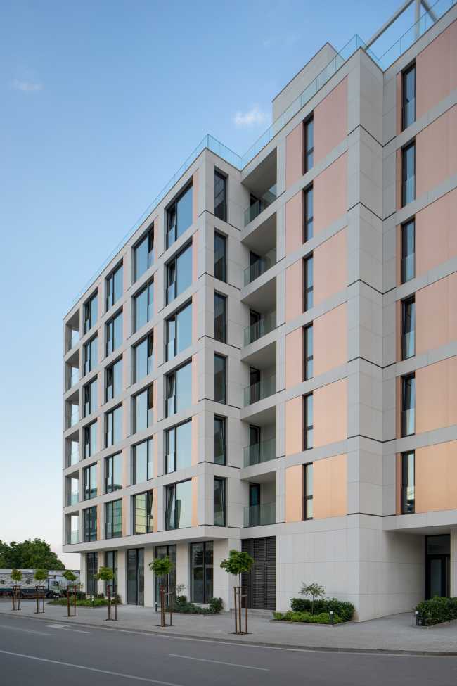 Srebarna 18, un edificio all'insegna dell'ordine e del minimalismo