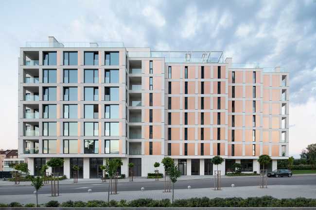 Srebarna 18, un edificio all'insegna dell'ordine e del minimalismo