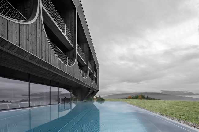 Milla Montis e la tradizione locale modellata sulla facciata dell'hotel altoatesino