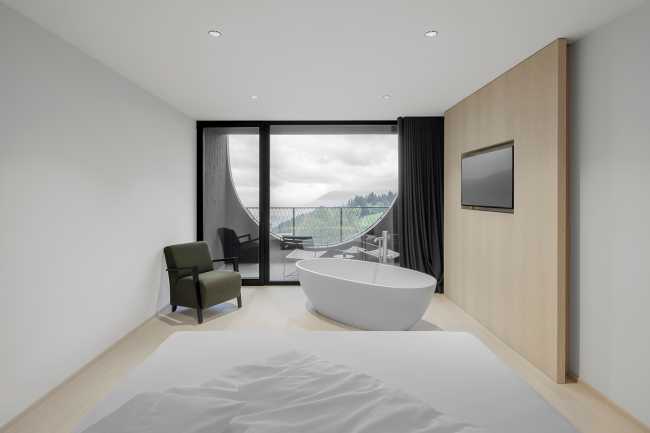 Milla Montis e la tradizione locale modellata sulla facciata dell'hotel altoatesino