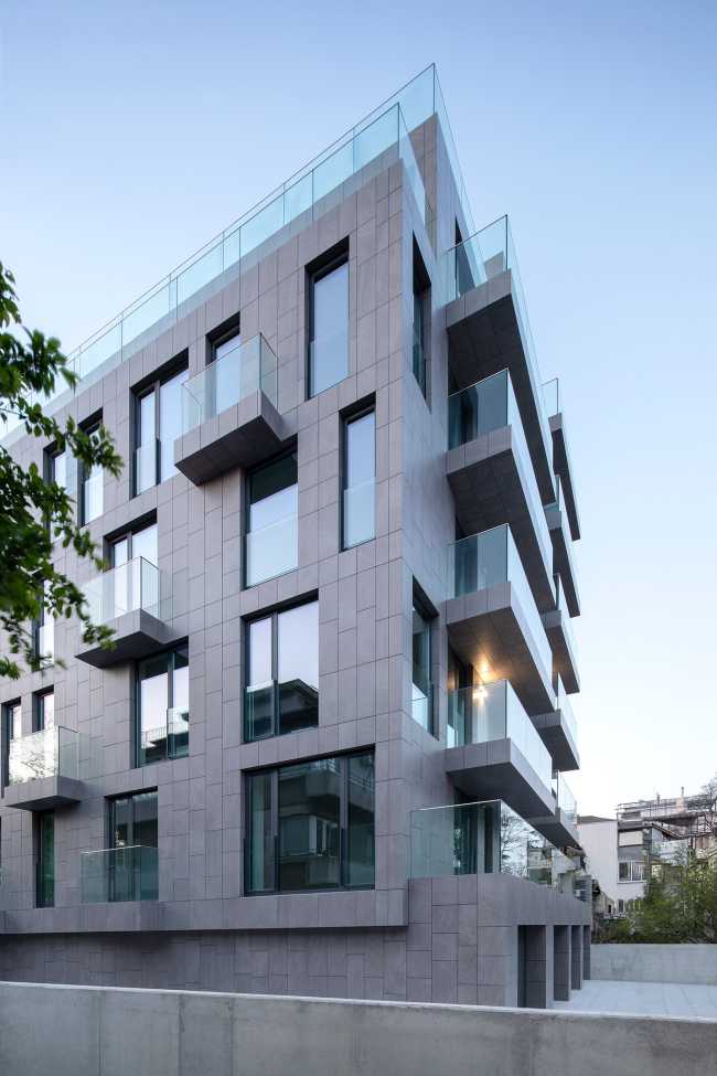 Composizione facciate in base all'orientamento. KR Apartments si schiude verso il Mar Nero