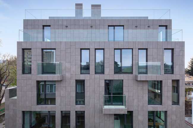 Composizione facciate in base all'orientamento. KR Apartments si schiude verso il Mar Nero