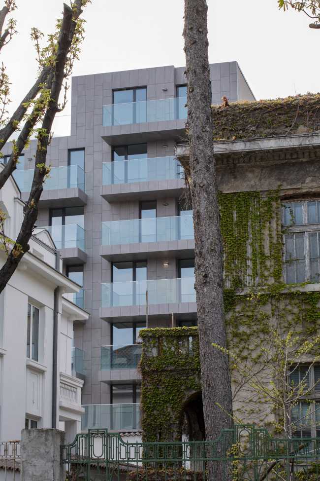 Composizione facciate in base all'orientamento. KR Apartments si schiude verso il Mar Nero