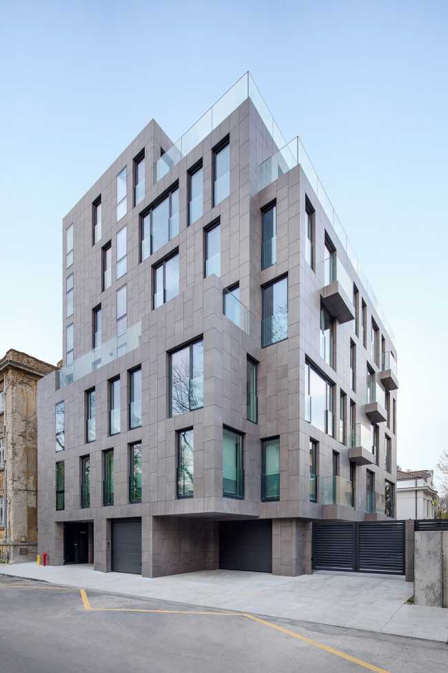 Composizione facciate in base all'orientamento. KR Apartments si schiude verso il Mar Nero