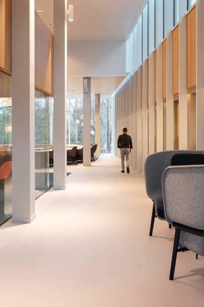 Renovation of Geldrop-Mierlo City Hall. A transparent building structure in order to communicate its civil service