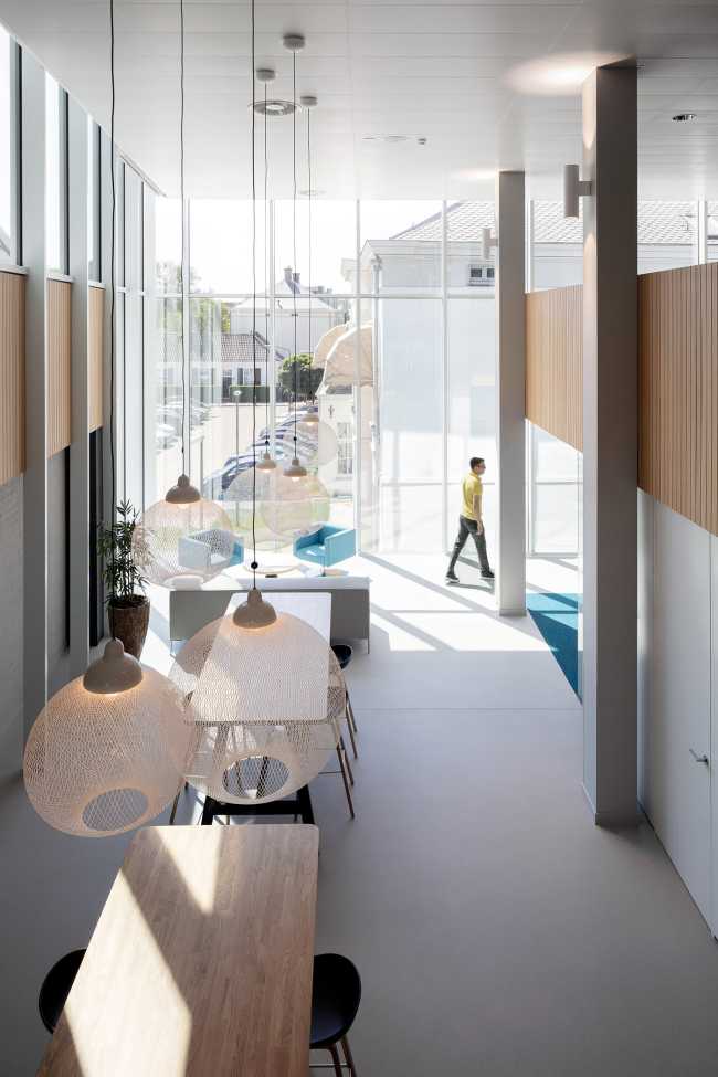 Renovation of Geldrop-Mierlo City Hall. A transparent building structure in order to communicate its civil service