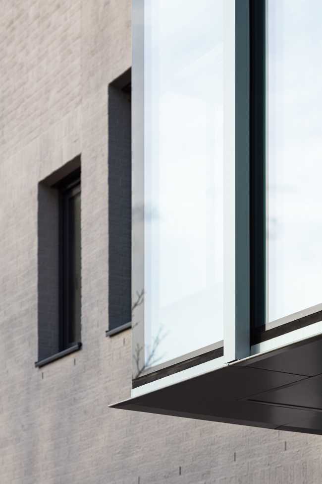 Renovation of Geldrop-Mierlo City Hall. A transparent building structure in order to communicate its civil service