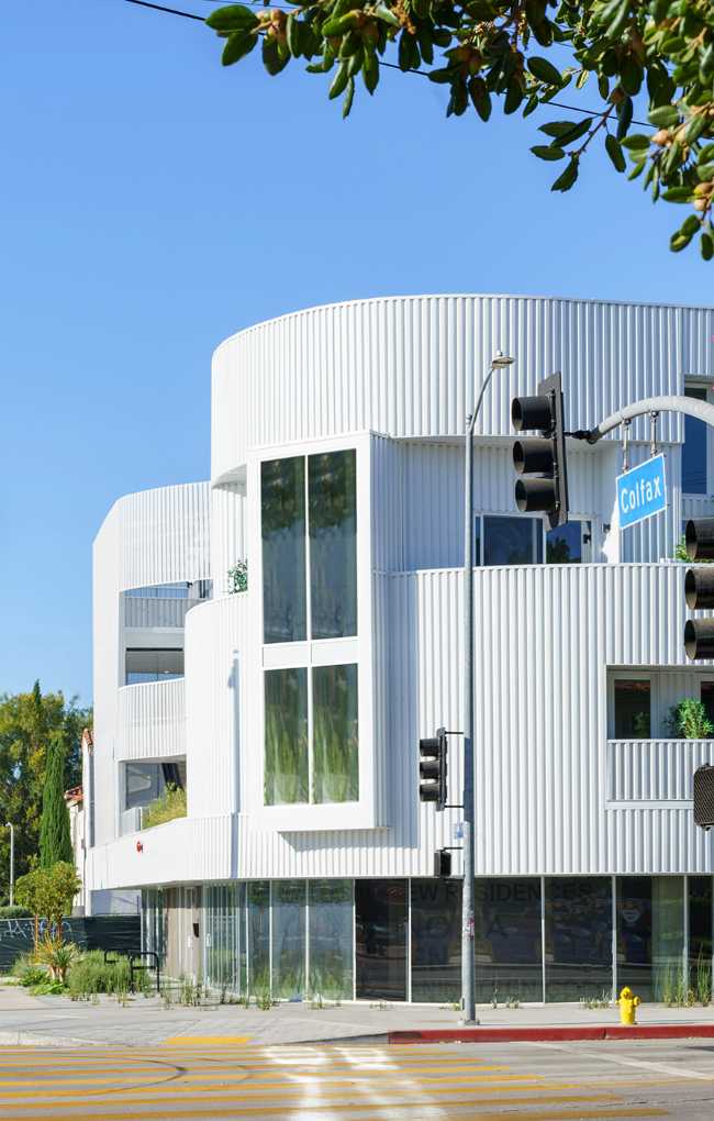 El típico patio americano reinterpretado en el proyecto arquitectónico de Magnolia Hill.