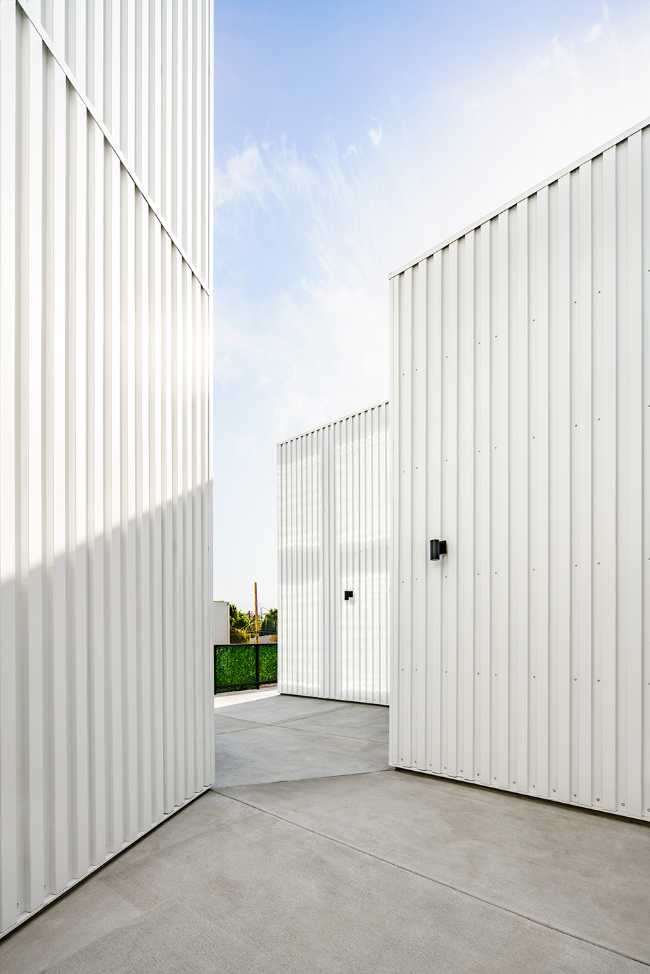 El típico patio americano reinterpretado en el proyecto arquitectónico de Magnolia Hill.