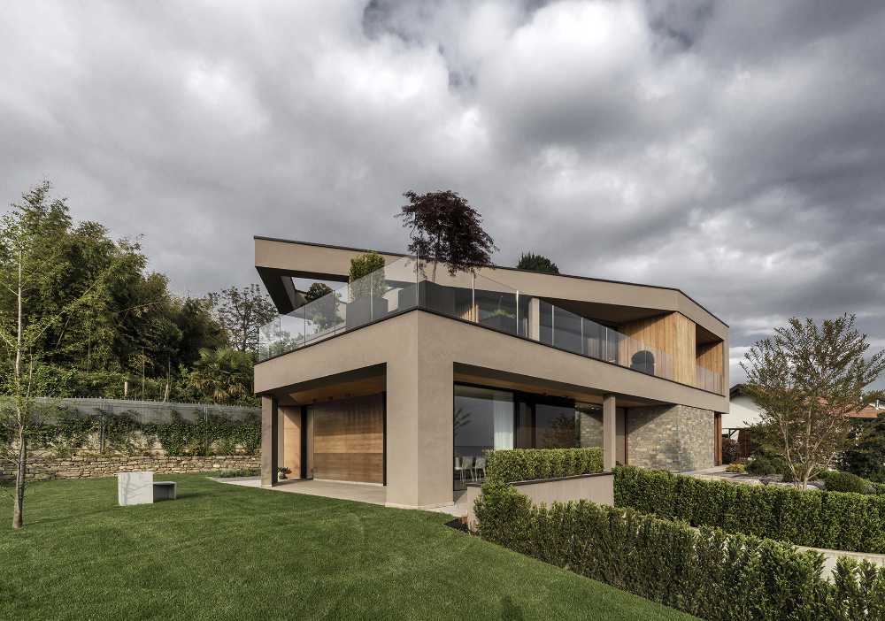 Living on the hills of Turin, in a contemporary villa design