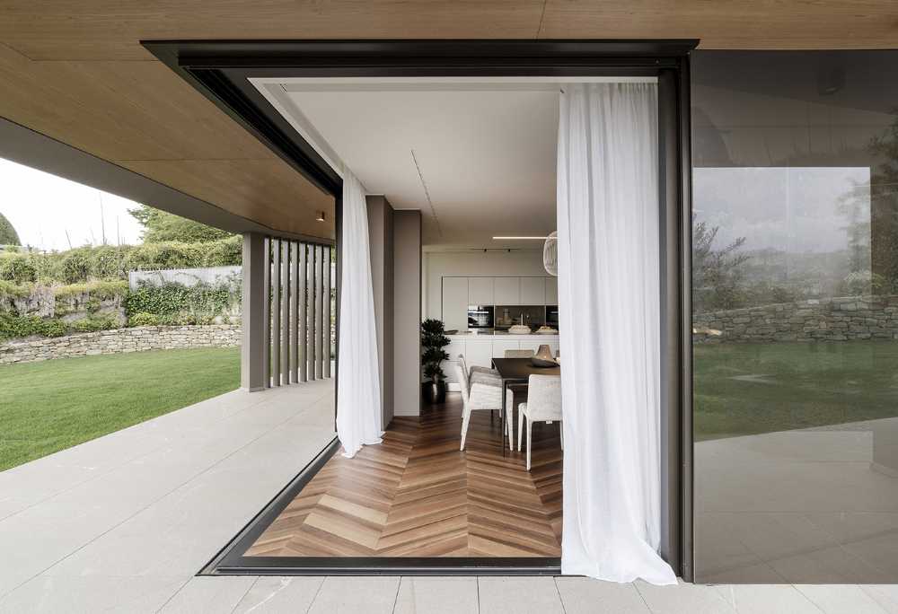 Living on the hills of Turin, in a contemporary villa design