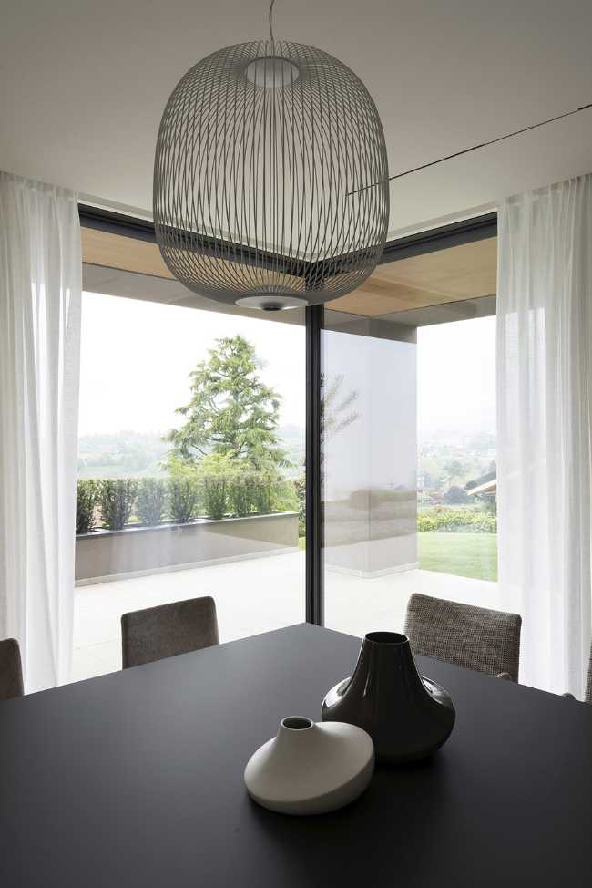 Vivre sur les collines de Turin dans une villa au style contemporain