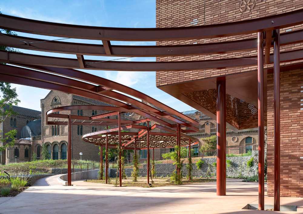 Innovative spaces of special beauty, where flowers and the harmony of place help heal the soul