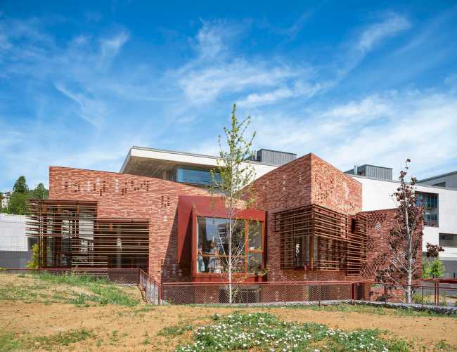 Innovative spaces of special beauty, where flowers and the harmony of place help heal the soul