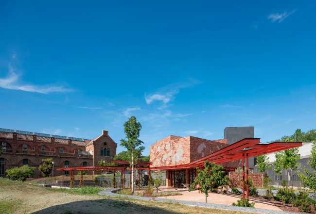 Innovative spaces of special beauty, where flowers and the harmony of place help heal the soul