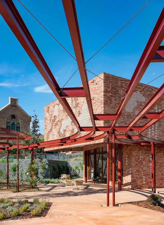 Innovative spaces of special beauty, where flowers and the harmony of place help heal the soul