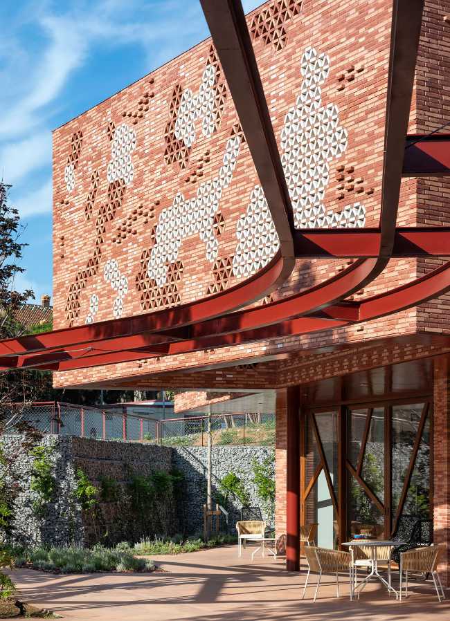 Innovative spaces of special beauty, where flowers and the harmony of place help heal the soul