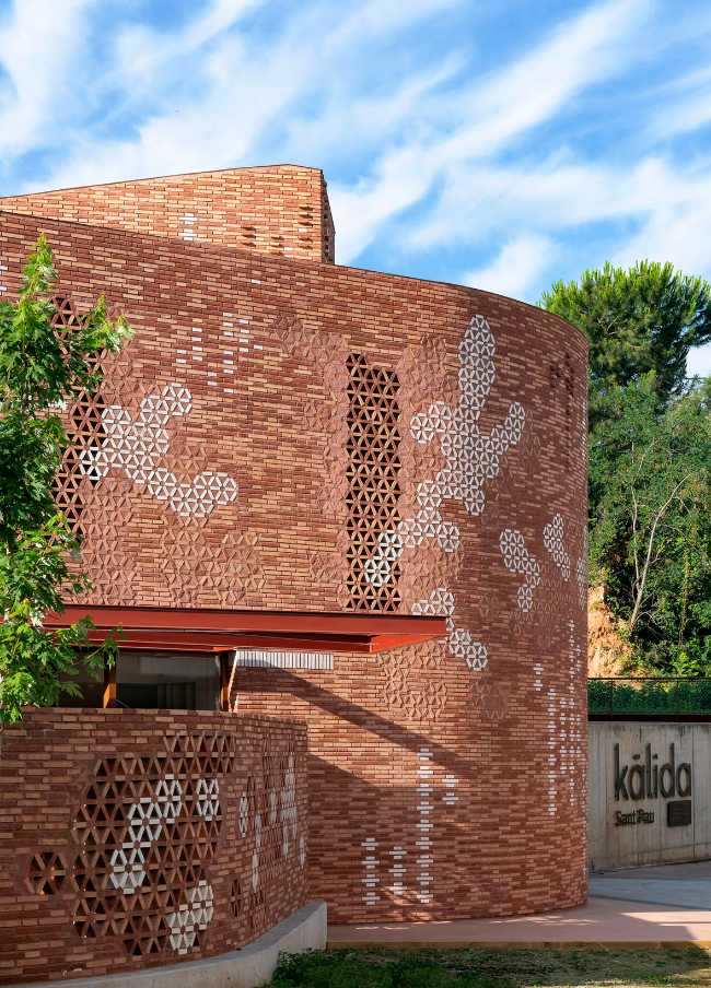 Innovative spaces of special beauty, where flowers and the harmony of place help heal the soul