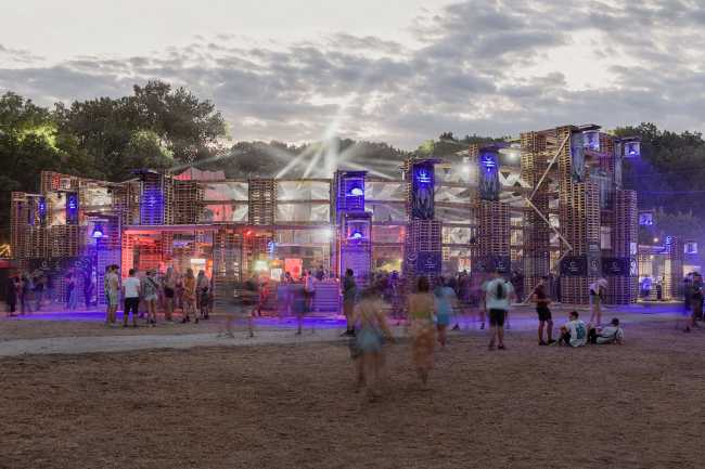 A new edition of the Colosseum at the Sziget Festival. An amphitheater built out of re-usable pallets