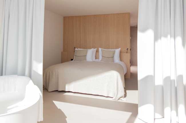 La trasparenza di un affascinante boutique hotel attira ospiti e visitatori