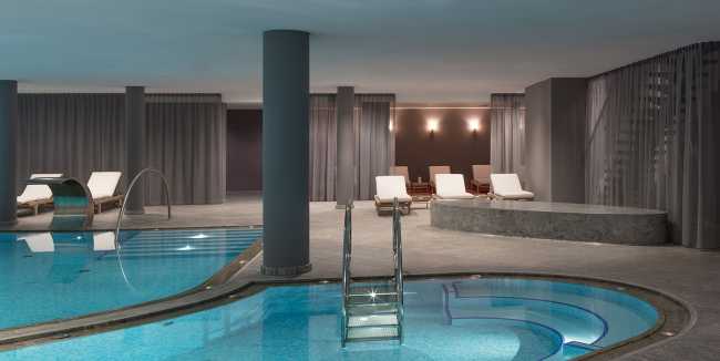 La trasparenza di un affascinante boutique hotel attira ospiti e visitatori