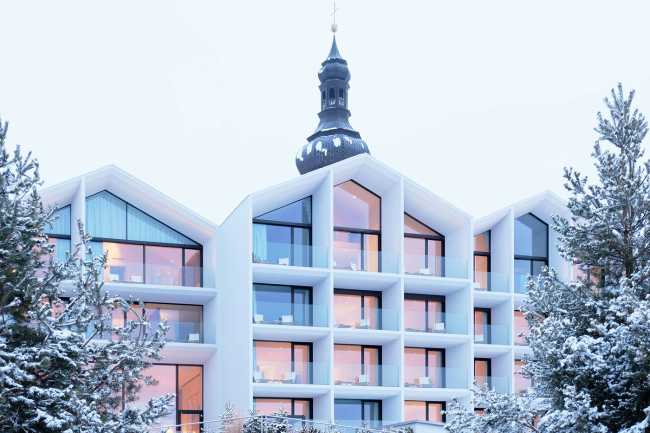 La trasparenza di un affascinante boutique hotel attira ospiti e visitatori