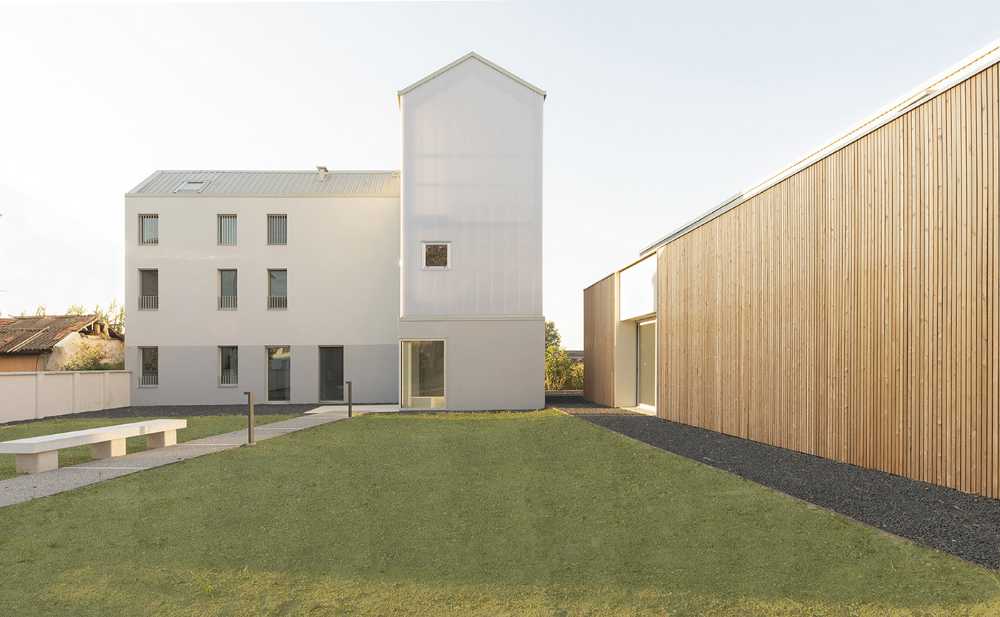 Dialettica tra architettura e paesaggio. Alloggi per anziani e Sala Pubblica nella campagna lombarda