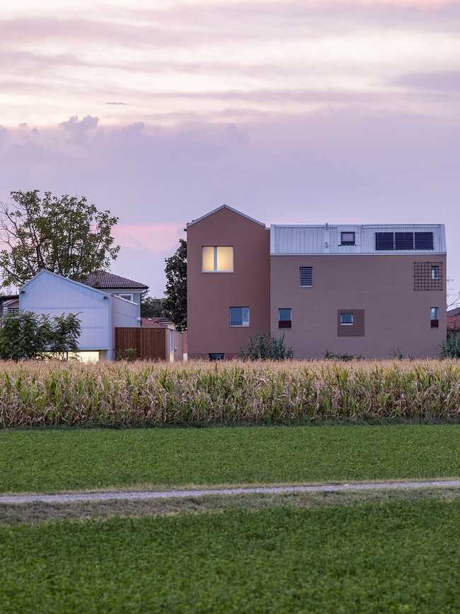 Dialéctica entre arquitectura y paisaje. Residencia de ancianos y Salón Público en el campo lombardo