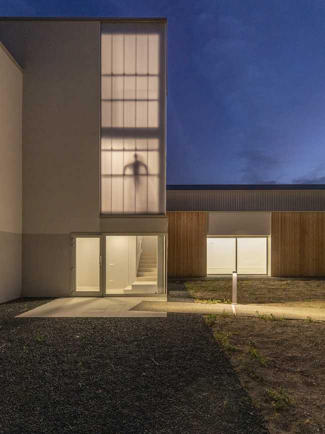 Dialéctica entre arquitectura y paisaje. Residencia de ancianos y Salón Público en el campo lombardo