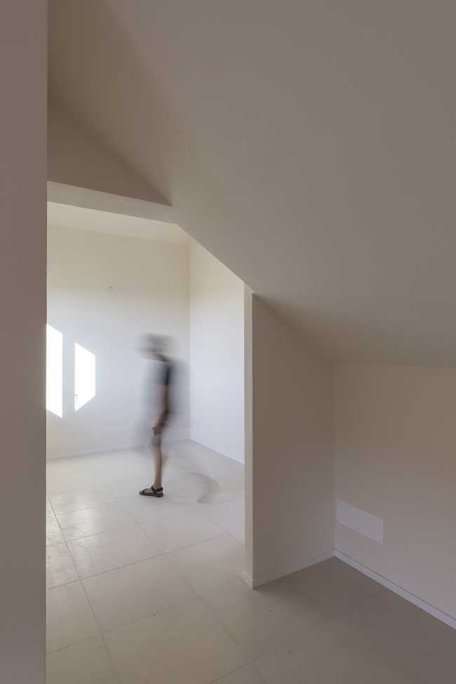 Dialéctica entre arquitectura y paisaje. Residencia de ancianos y Salón Público en el campo lombardo