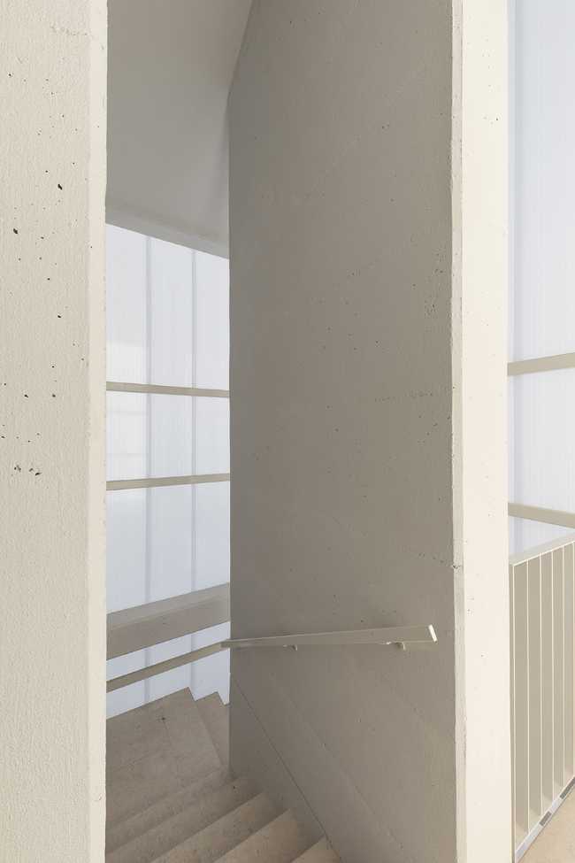 Dialéctica entre arquitectura y paisaje. Residencia de ancianos y Salón Público en el campo lombardo