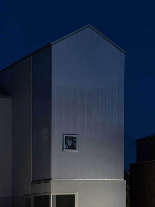 Dialéctica entre arquitectura y paisaje. Residencia de ancianos y Salón Público en el campo lombardo