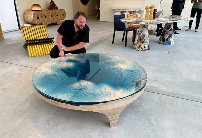 Abyss Horizon Coffee Table edition 2023. Glass and color for an oceanic chasm in the middle of the living room