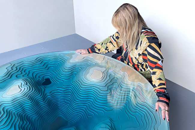 Abyss Horizon Coffee Table edition 2023. Glass and color for an oceanic chasm in the middle of the living room