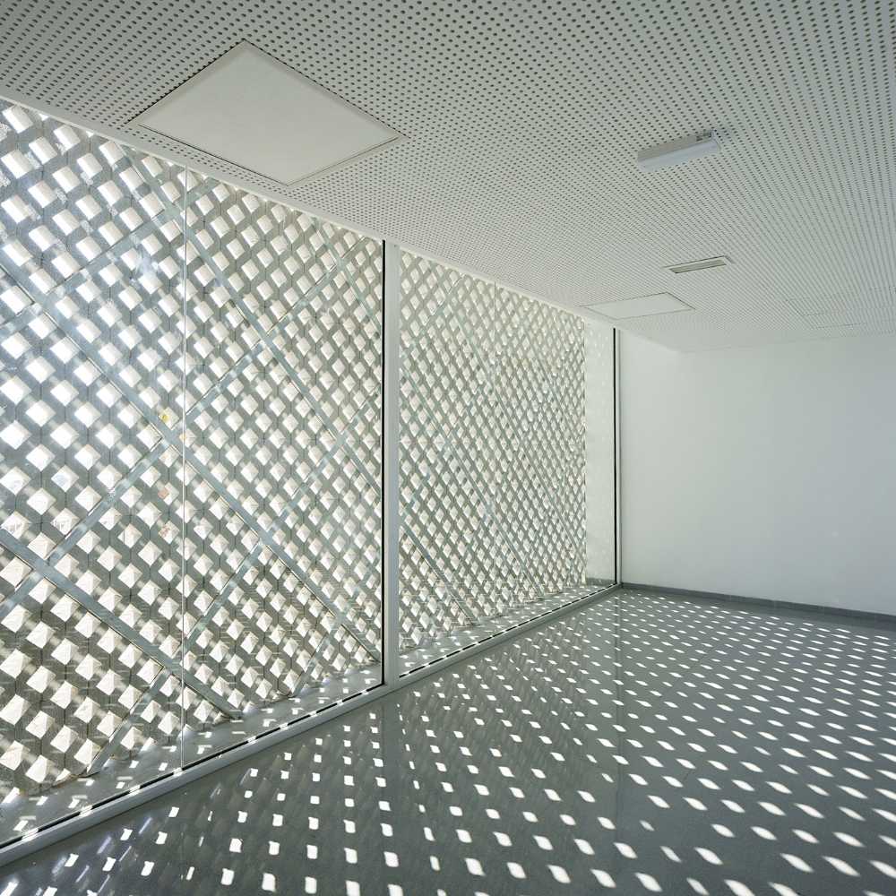 Multipurpose center in Matagorda. A volumetric tetris concept of a clear, compact and organic architecture