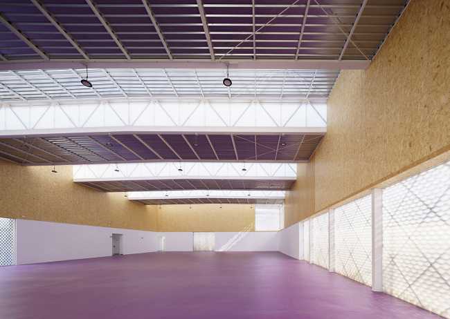 Multipurpose center in Matagorda. A volumetric tetris concept of a clear, compact and organic architecture