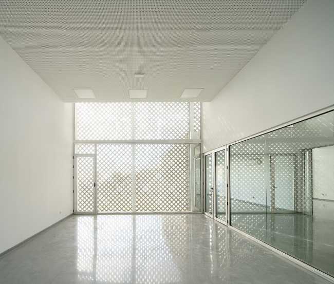 Multipurpose center in Matagorda. A volumetric tetris concept of a clear, compact and organic architecture